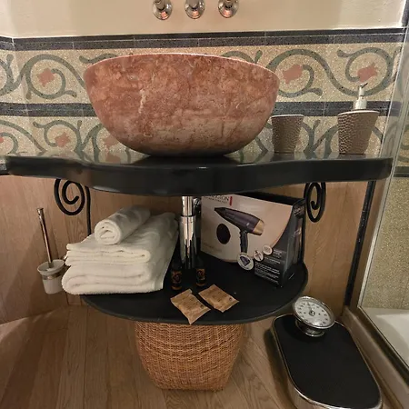 Apartment In Con Piscina Ad Alassio